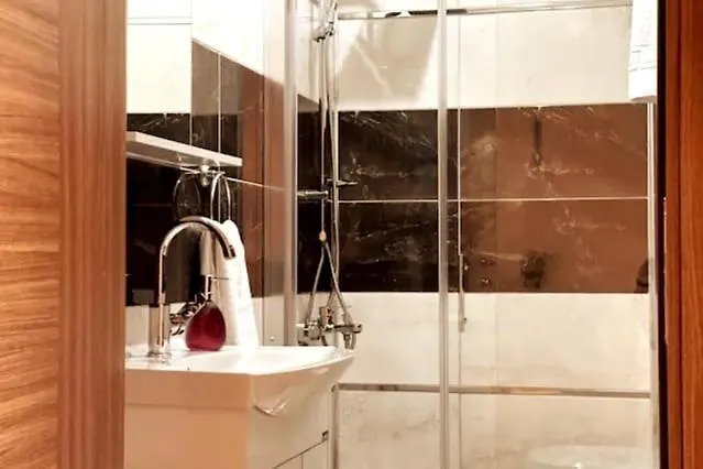 Modern Apartment For 6 People In Fethiye Center